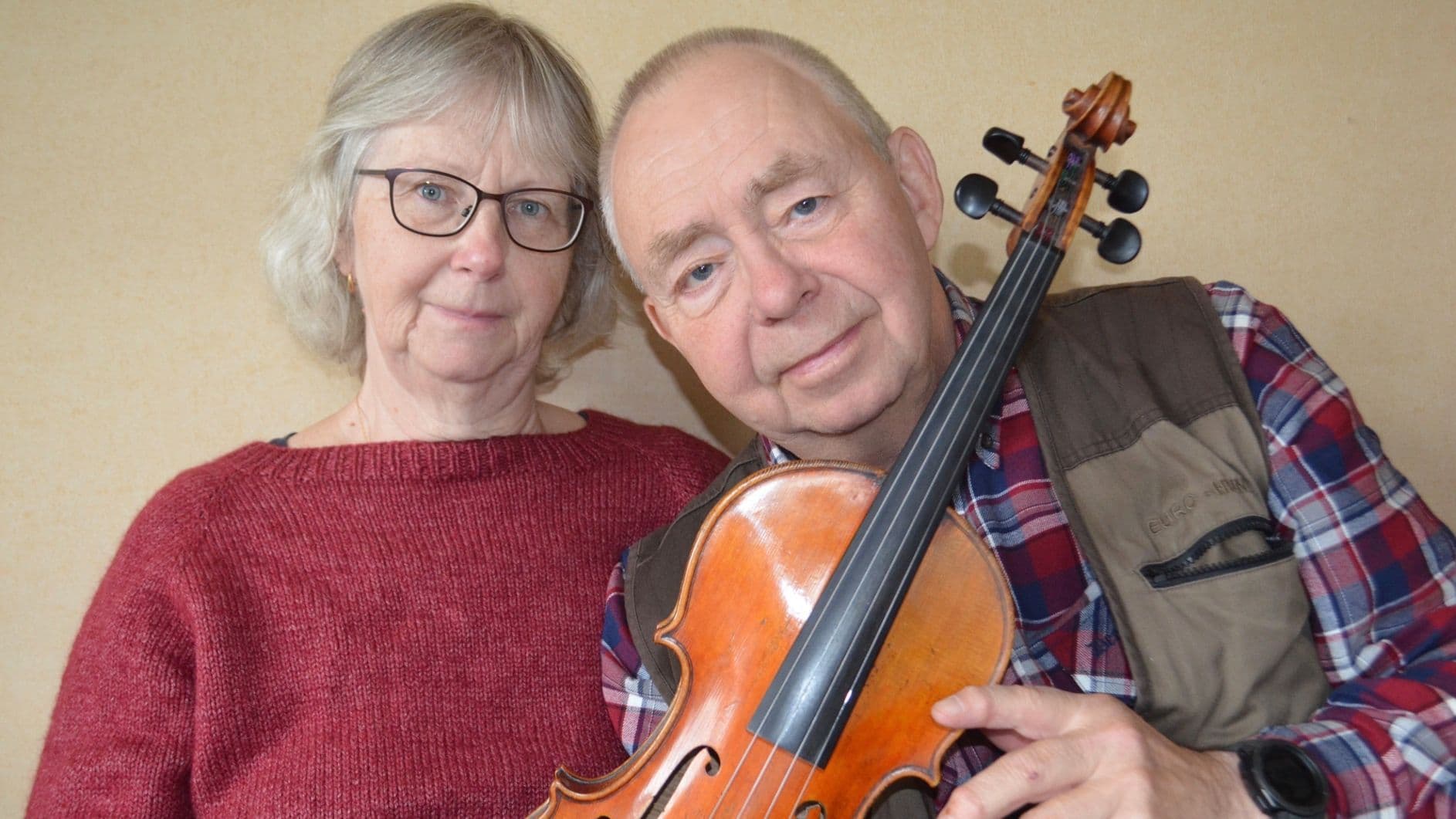 Olle & Birgitta Moraeus spelar låtar